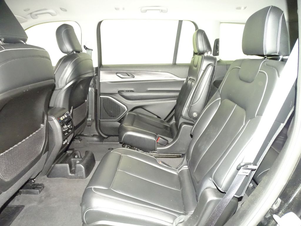 Vehicle image 9 of 43