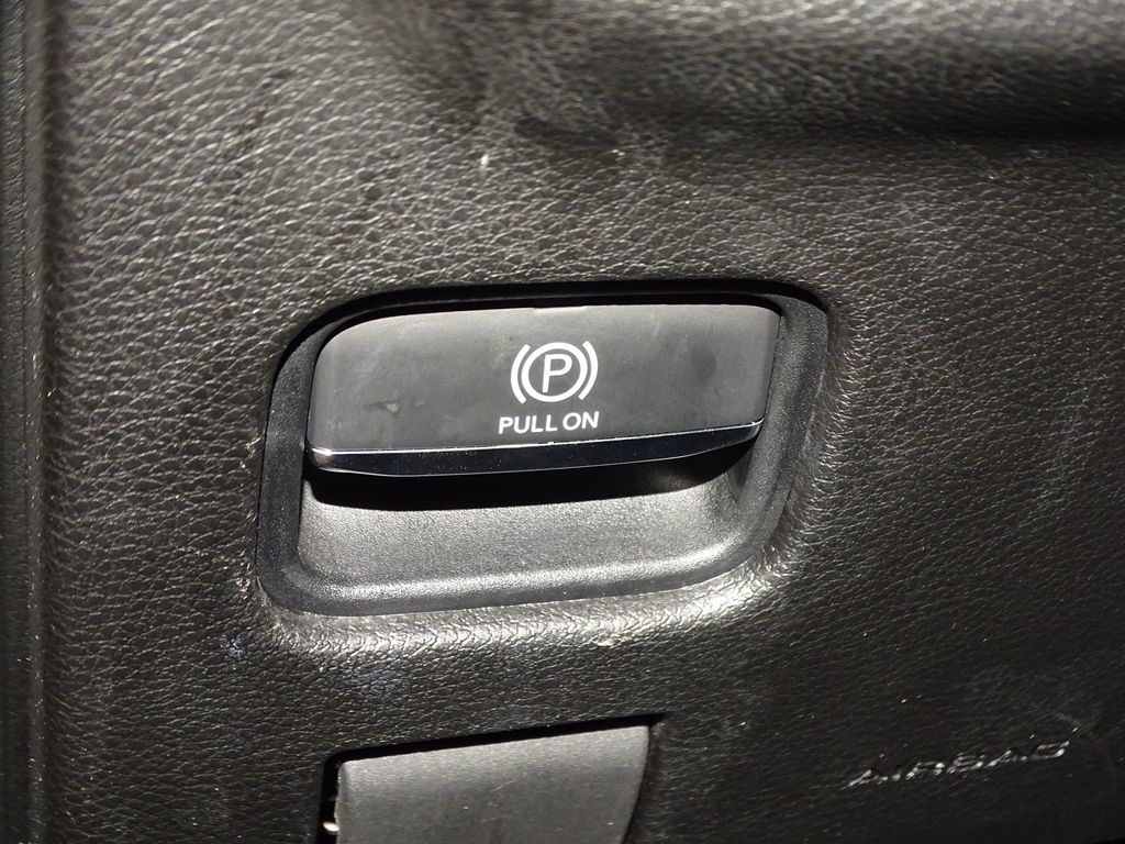 Vehicle image 17 of 43