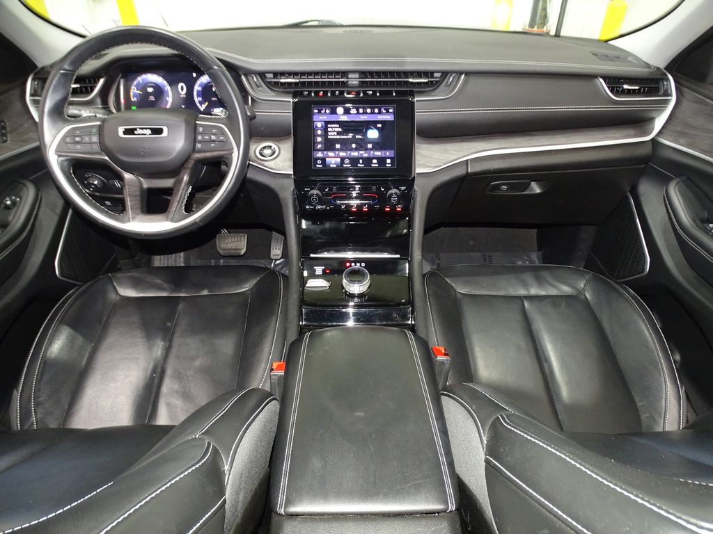 Vehicle image 26 of 43