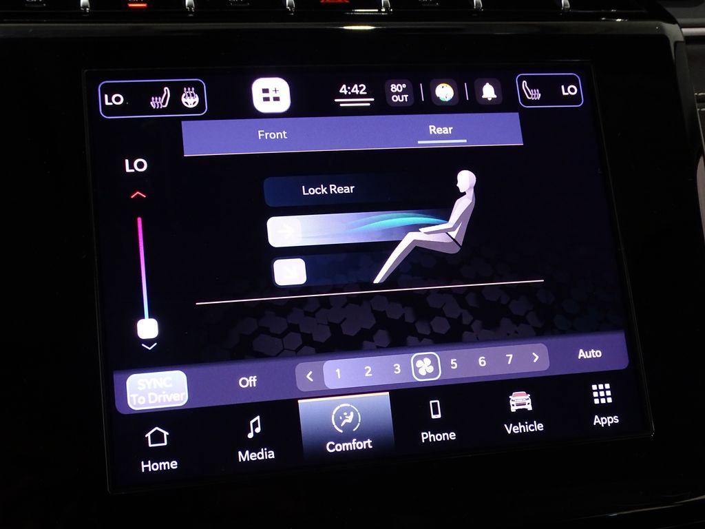 Vehicle image 32 of 43
