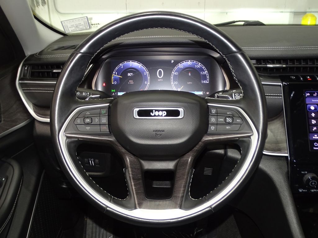 Vehicle image 21 of 43