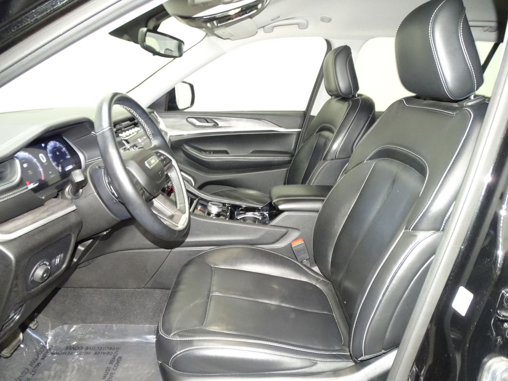 Vehicle image 8 of 43