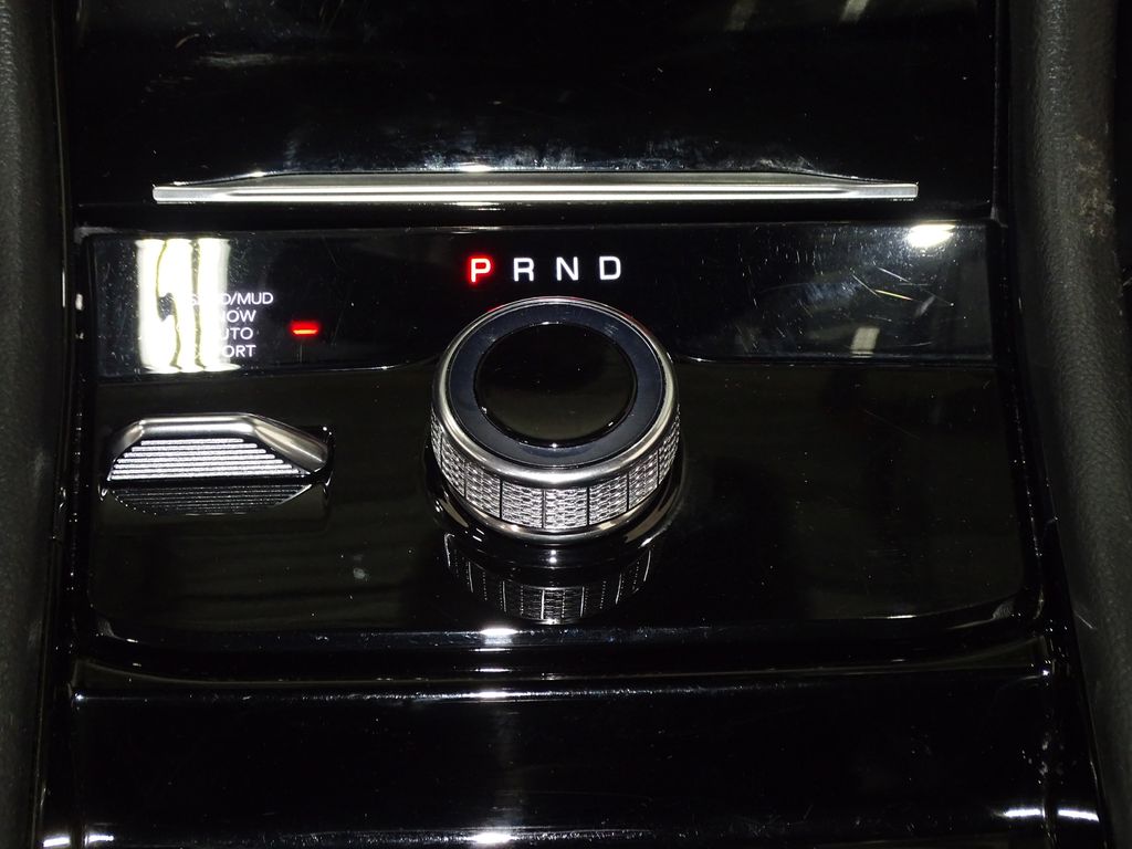 Vehicle image 38 of 43