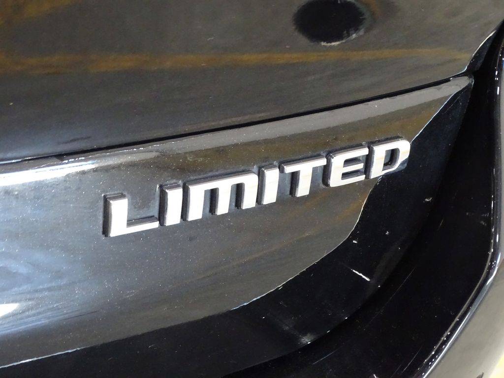 Vehicle image 42 of 43