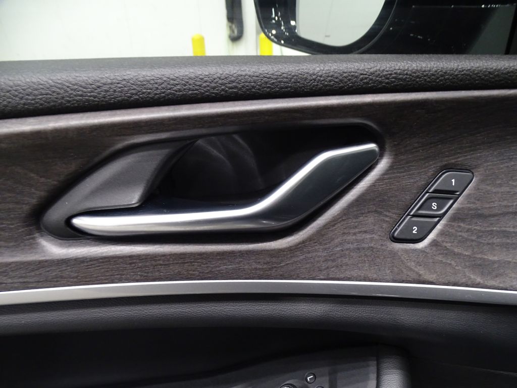 Vehicle image 14 of 43
