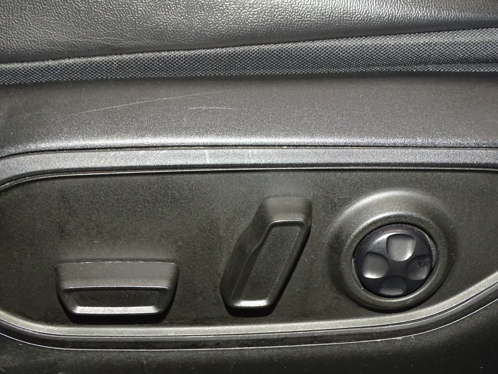 Vehicle image 18 of 43