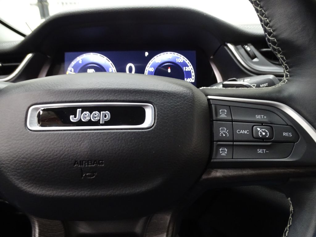 Vehicle image 23 of 43