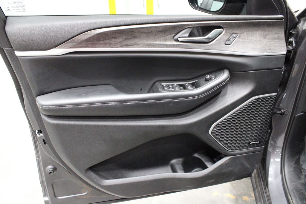 Vehicle image 39 of 53