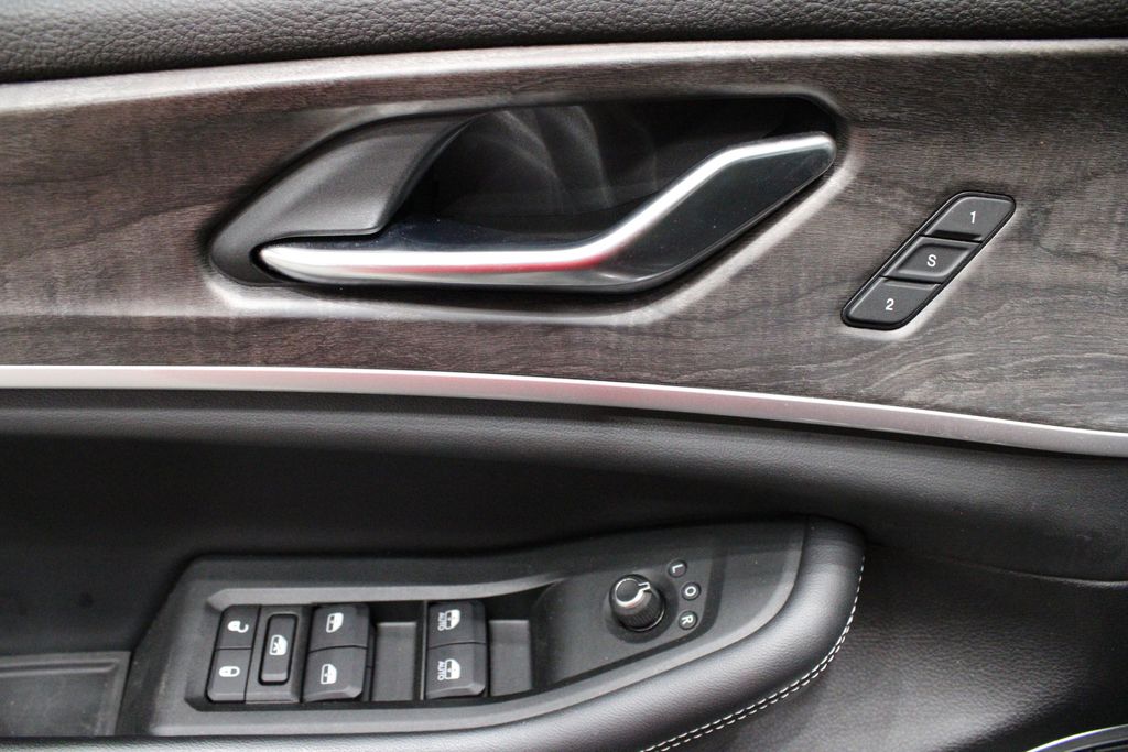 Vehicle image 47 of 53