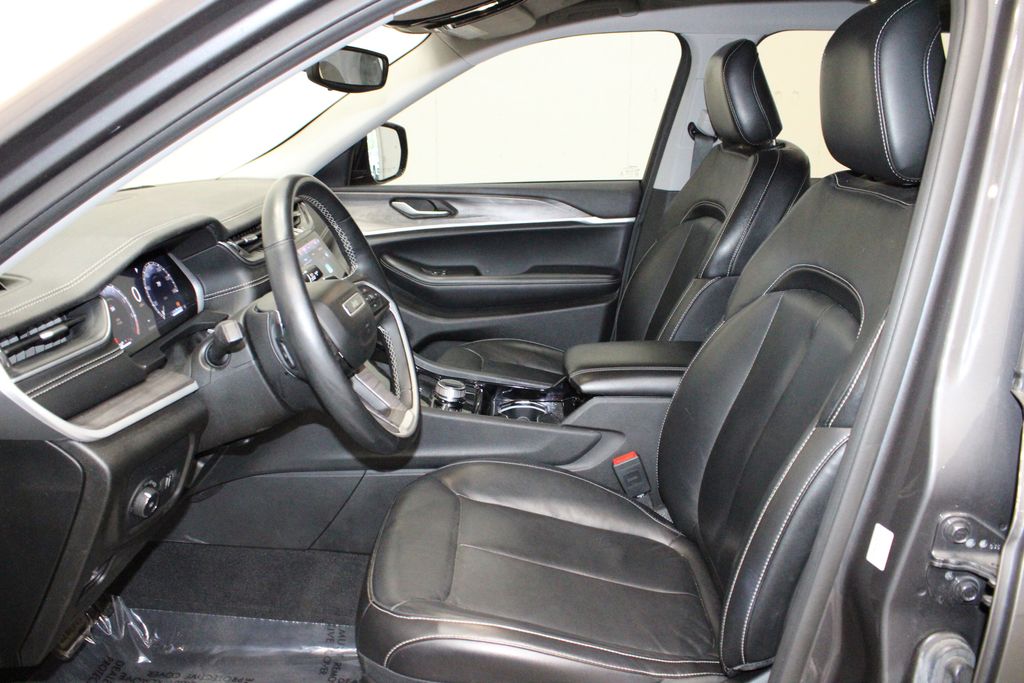 Vehicle image 13 of 53