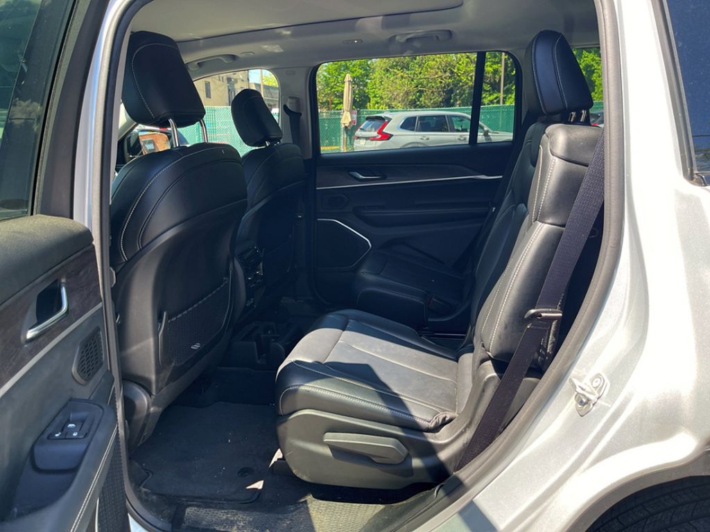 Vehicle image 23 of 29