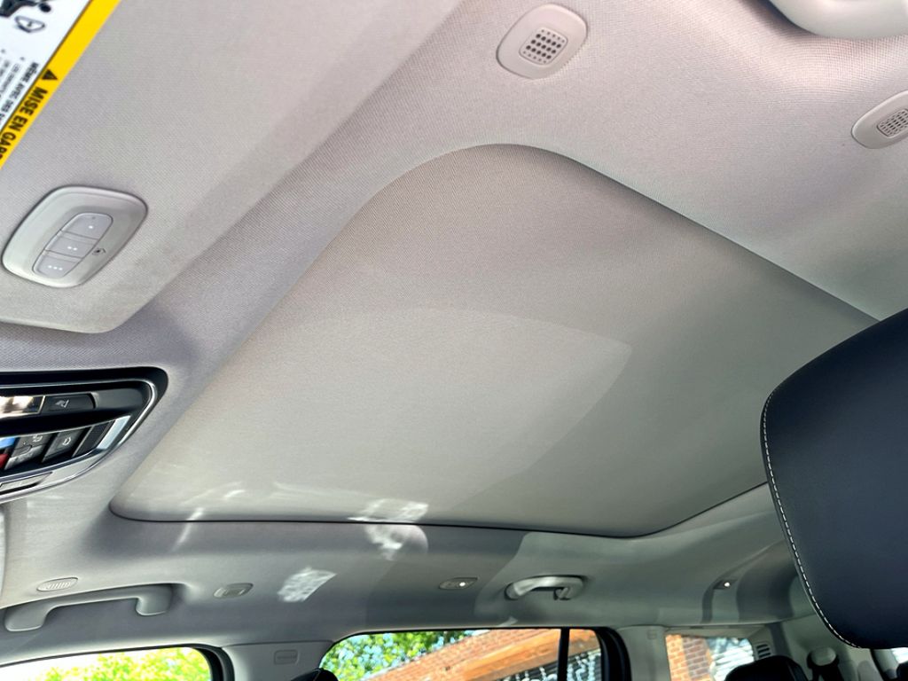 Vehicle image 25 of 29