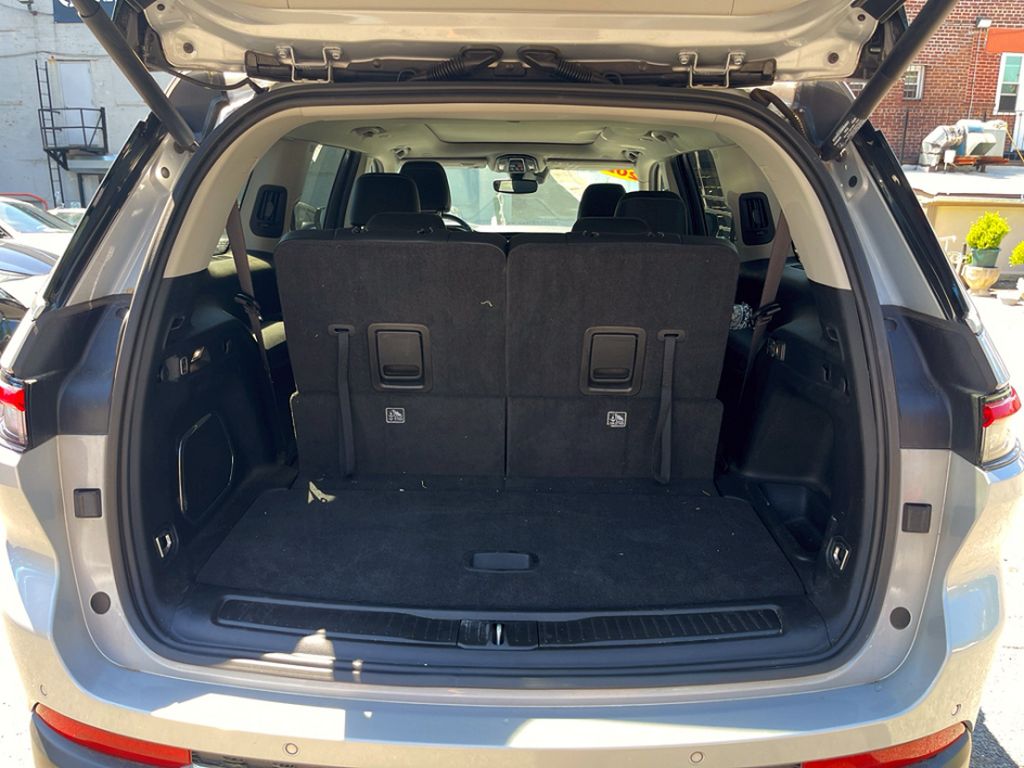 Vehicle image 10 of 29