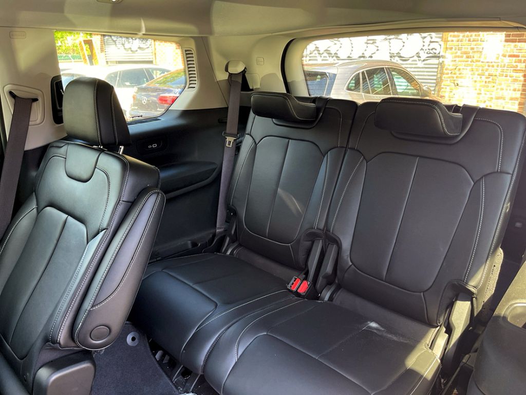 Vehicle image 11 of 29