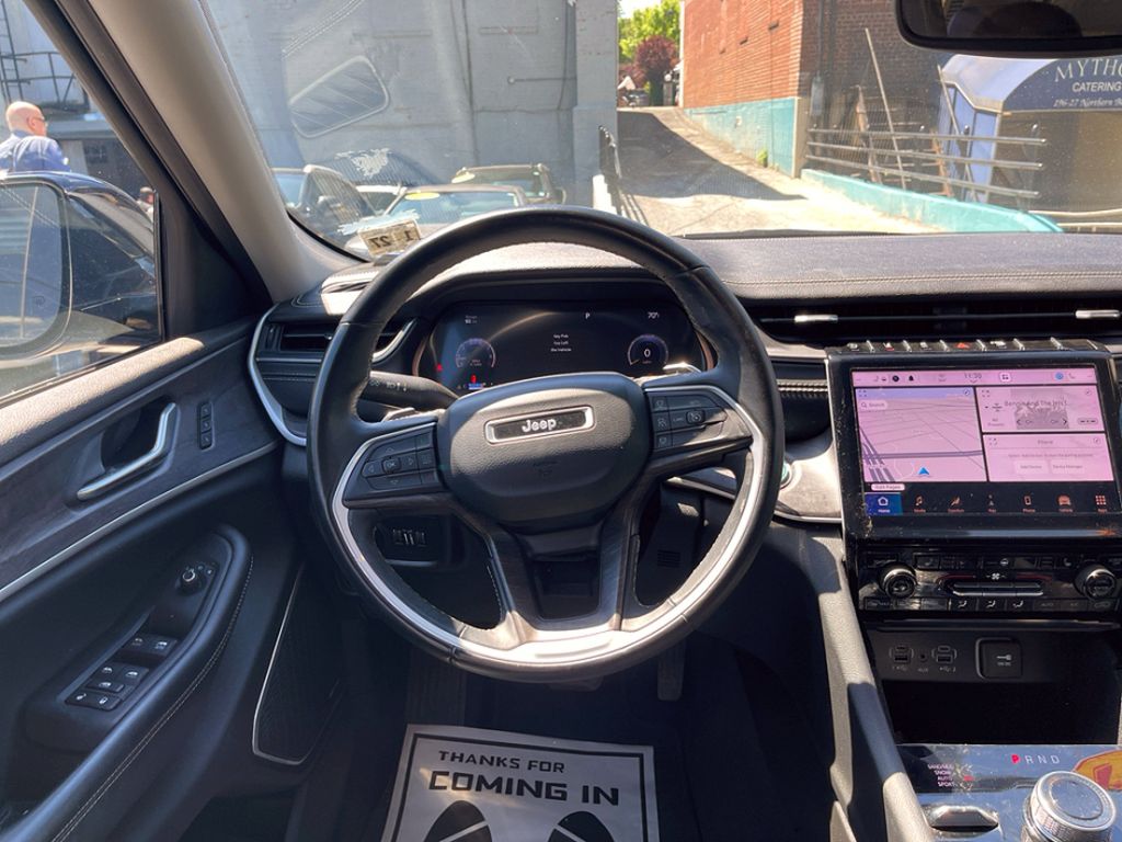 Vehicle image 13 of 29