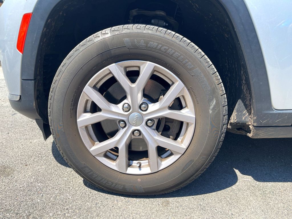 Vehicle image 9 of 29