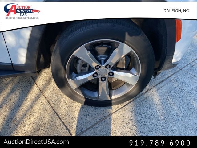 Vehicle image 10 of 34