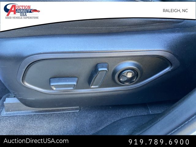Vehicle image 21 of 34