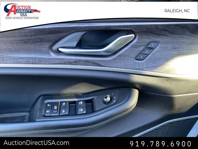 Vehicle image 23 of 34