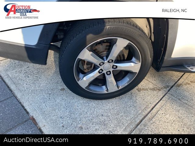 Vehicle image 11 of 34