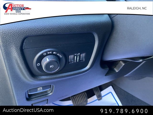 Vehicle image 32 of 34