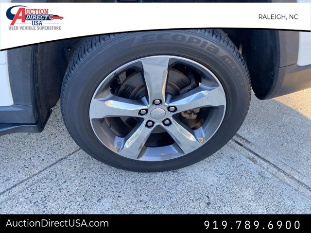 Vehicle image 9 of 34