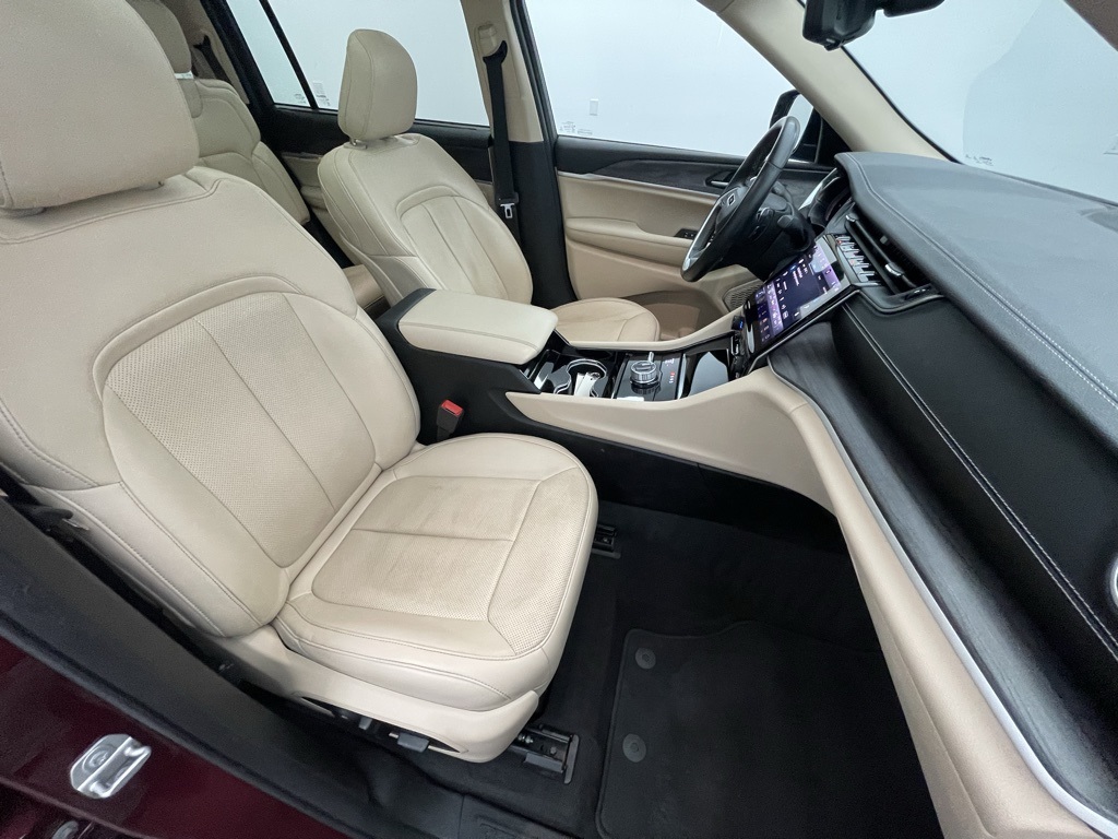 Vehicle image 13 of 39