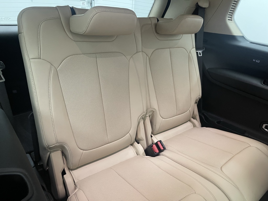 Vehicle image 11 of 39
