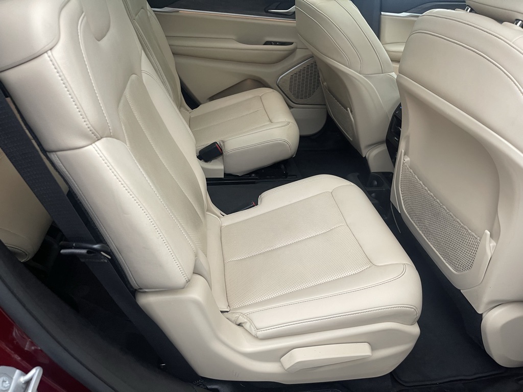 Vehicle image 12 of 39
