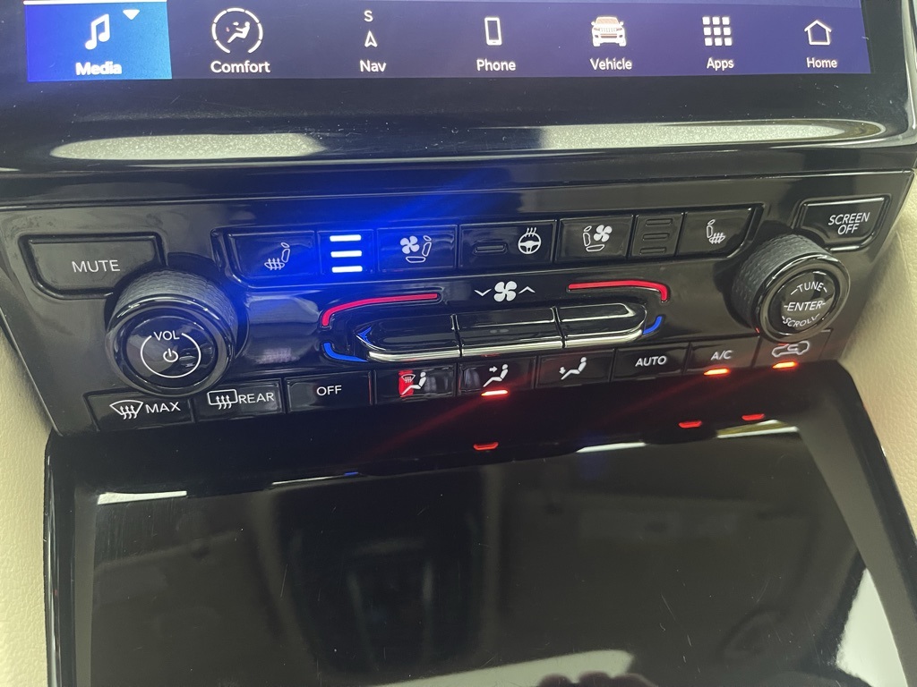Vehicle image 23 of 39