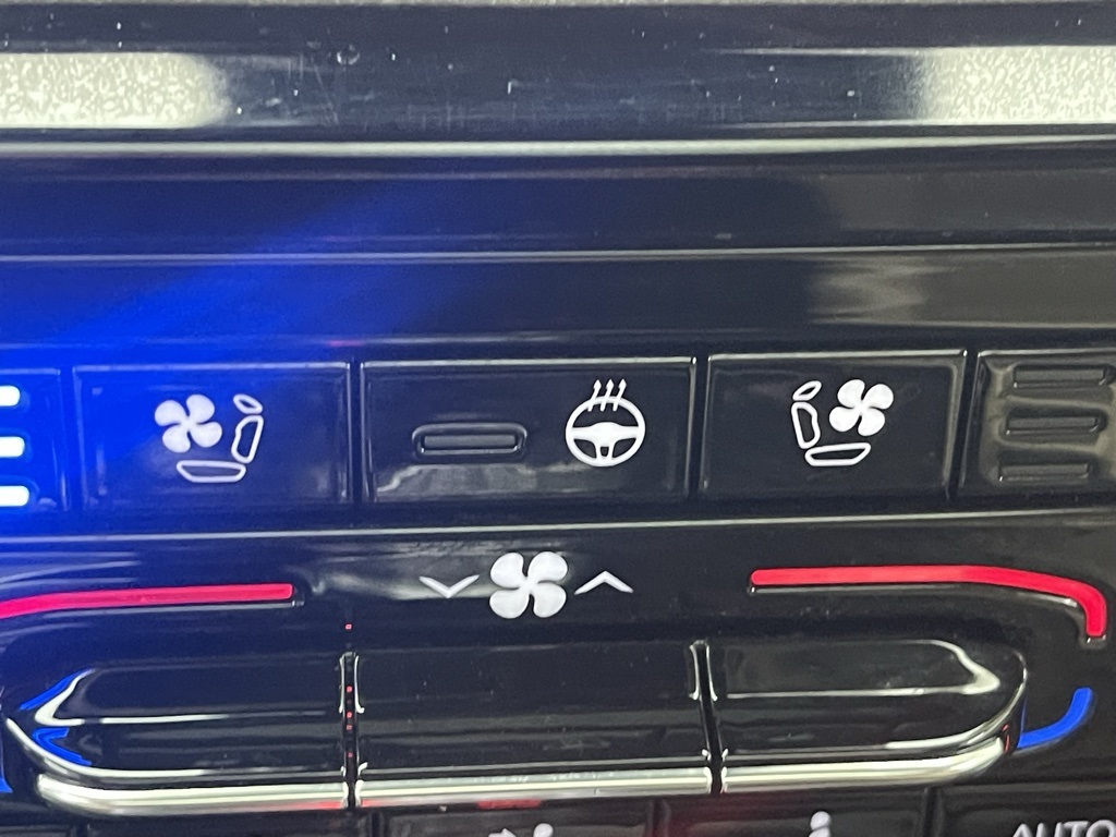 Vehicle image 26 of 39