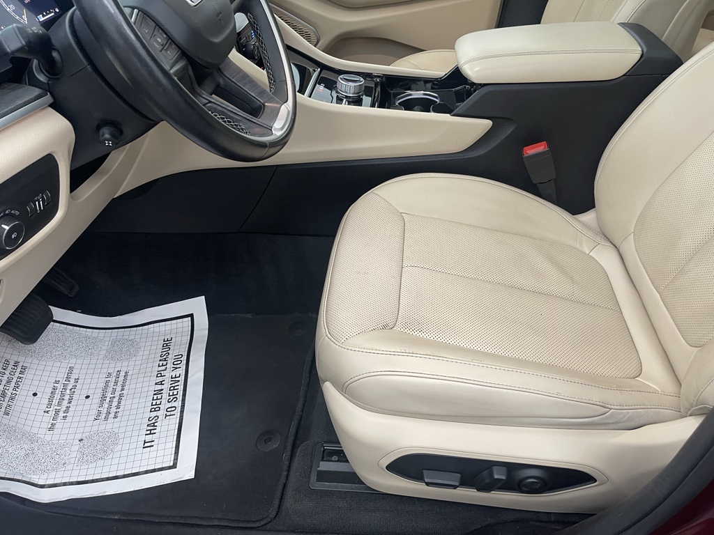 Vehicle image 25 of 39