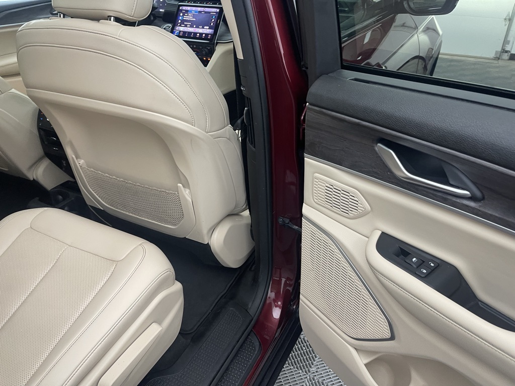 Vehicle image 15 of 39
