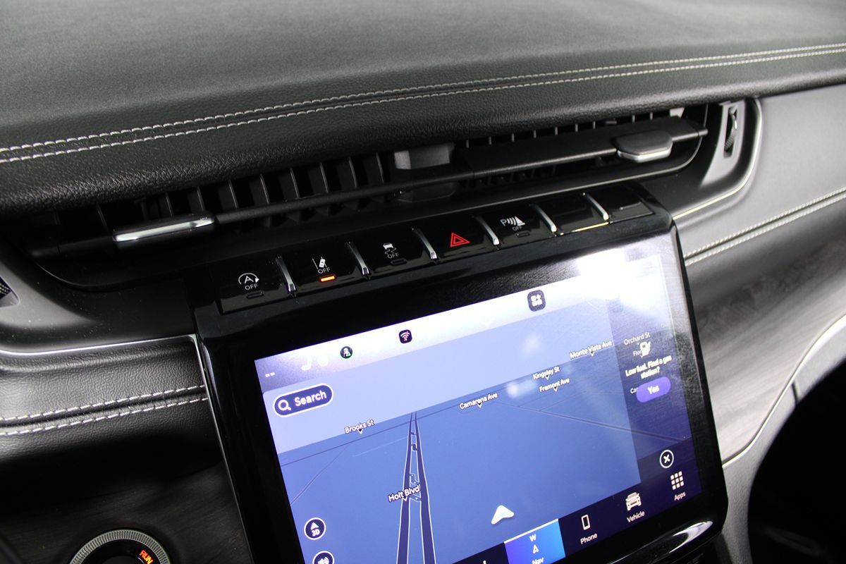 2021 Jeep Grand Cherokee L Limited Image 28 of 43