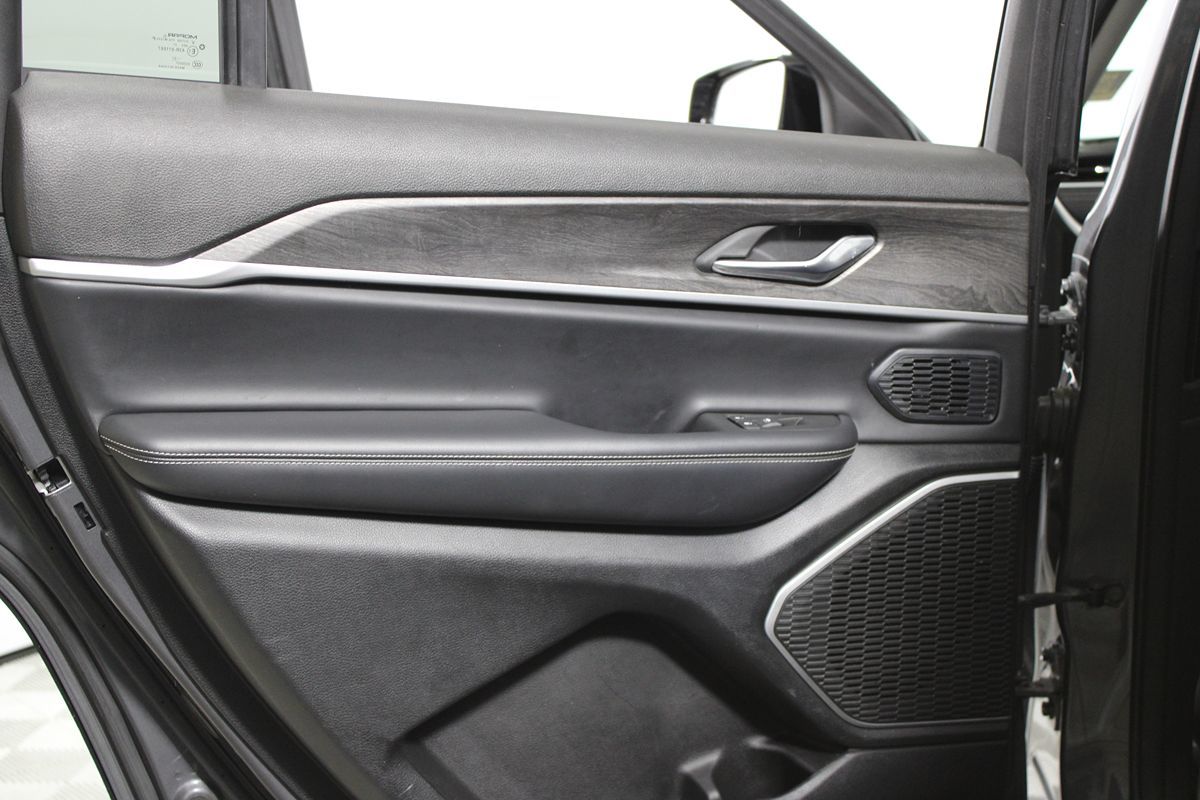 2021 Jeep Grand Cherokee L Limited Image 32 of 43