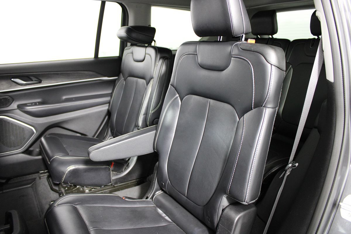 2021 Jeep Grand Cherokee L Limited Image 15 of 43