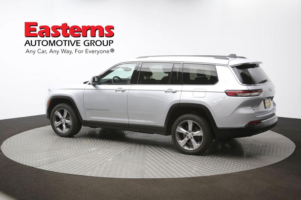 Vehicle image 33 of 65