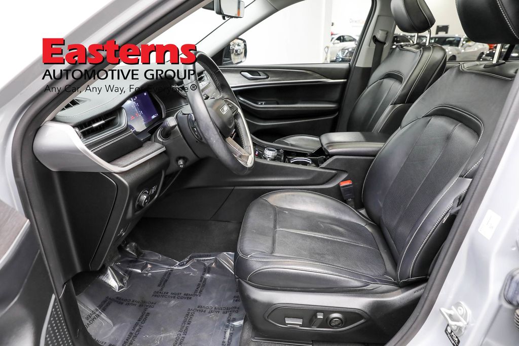 Vehicle image 44 of 65