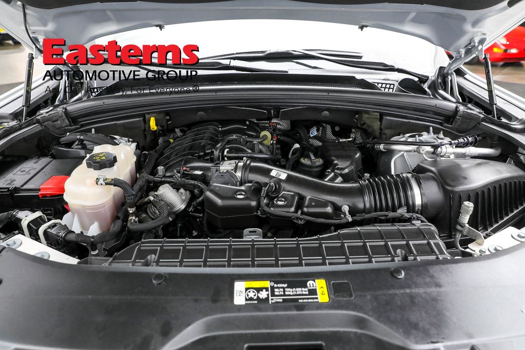 Vehicle image 37 of 65