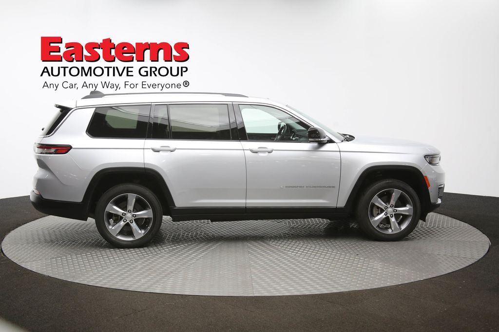 Vehicle image 19 of 65