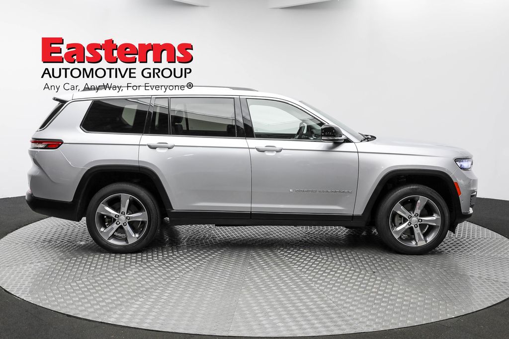 Vehicle image 7 of 65