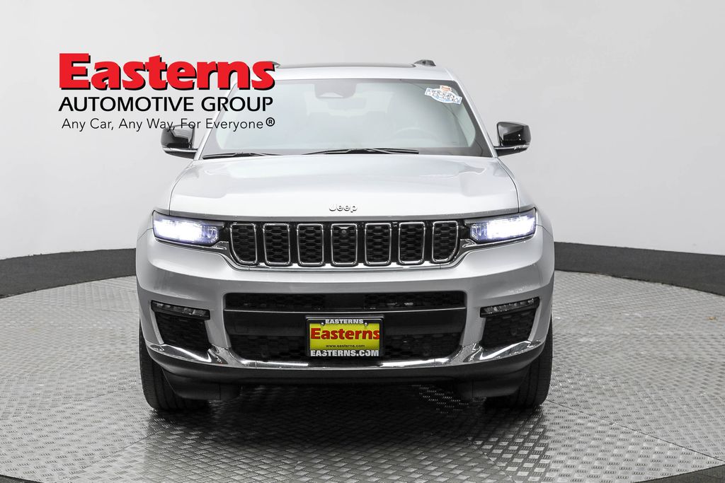 Vehicle image 10 of 65