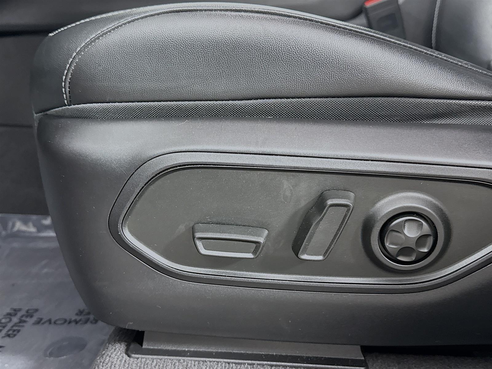 Vehicle image 33 of 51