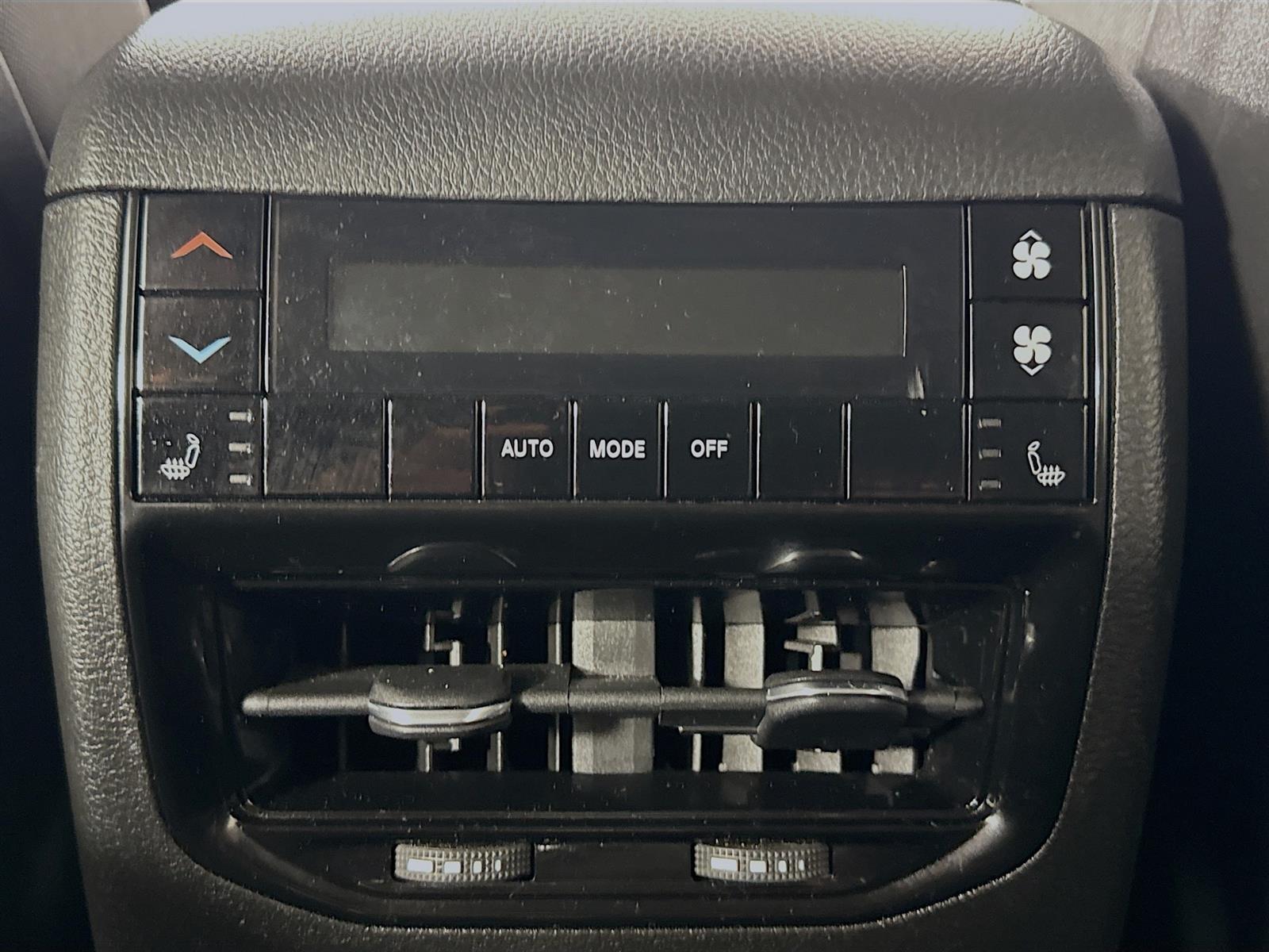 Vehicle image 41 of 51