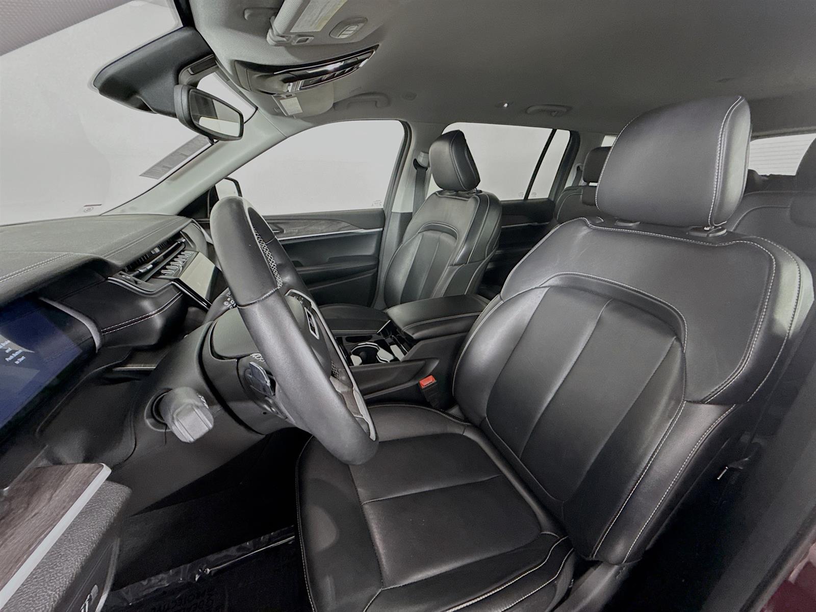 Vehicle image 17 of 51