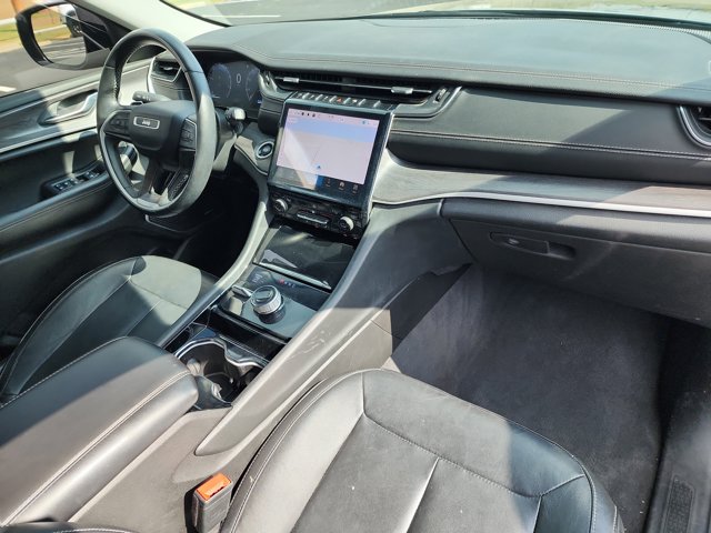 Vehicle image 16 of 28