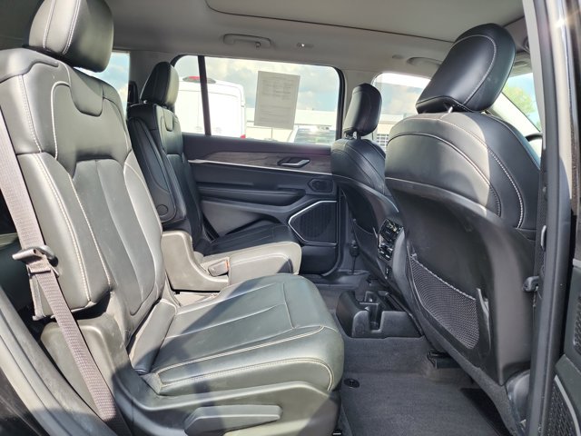Vehicle image 11 of 28