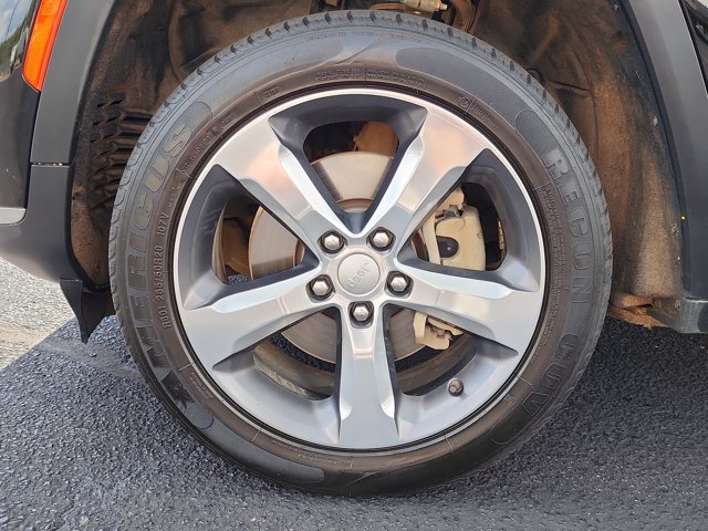 Vehicle image 9 of 28