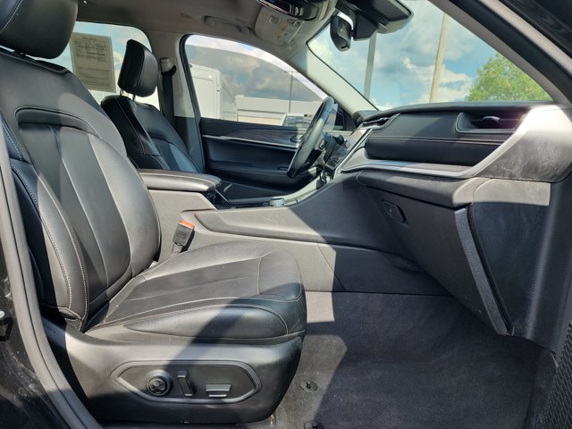Vehicle image 15 of 28