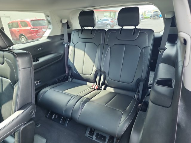 Vehicle image 12 of 28